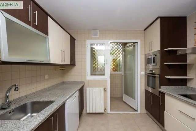 Ponemos a la venta esta preciosa casa en Urbanizacion cerrada, con zonas comunes y piscina comunitaria. — 19