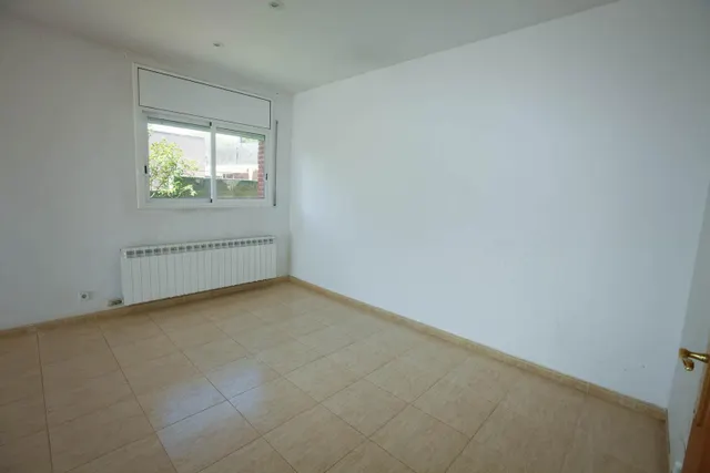 Chalet independiente con gran terraza en Calafell — 11