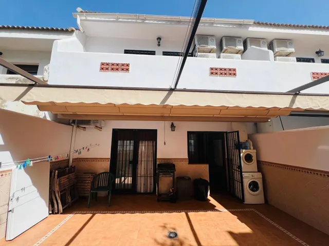 IMPECABLE CASA ADOSADA EN BENALMÁDENA PUEBLO CON VISTAS DESPEJADAS Y AL MAR DESDE LA PLANTA ALTA — 16