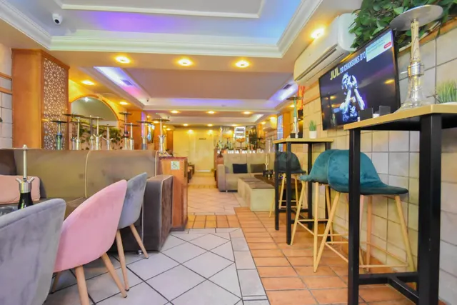 TRASPASO de Local comercial en Pedro Antonio de Alarcón: Oasis de confort y comodidad en pleno centro de Granada — 5