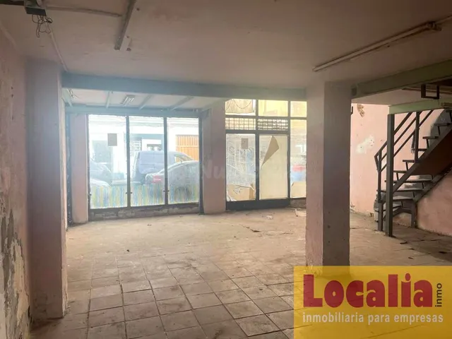 Local comercial en Torrelavega - foto 4