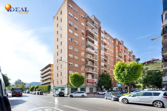 LOCAL COMERCIAL EN EL CHARCÓN — 24