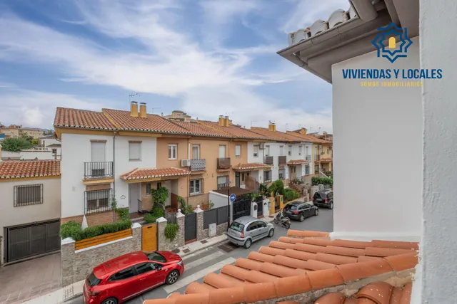 Encantadora Casa Reformada en Ogijares con Vistas y Espacios para Disfrutar — 36