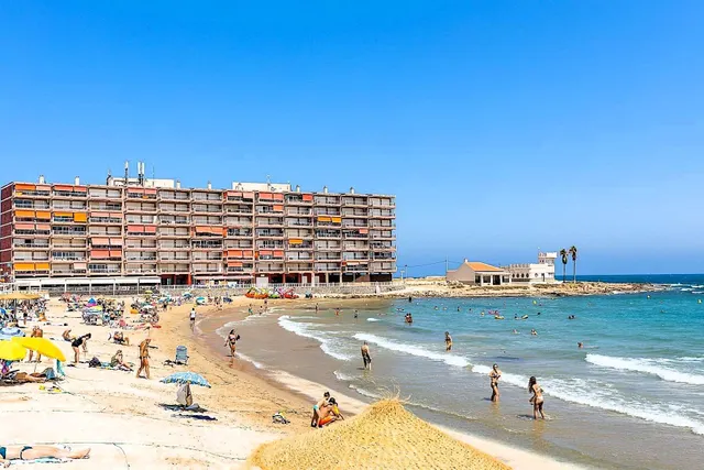 Apartamento reformado y espacioso (aprox. 101 m2 - 1.ª planta) con balcón orientado al sureste ¡y a tan solo 175 m de la Playa de los Locos! — 50