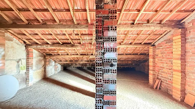 CASA TRADICIONAL DE PIEDRA CON GRAN PARCELA Y ANEXOS EN ABAVIDES (OURENSE) — 31