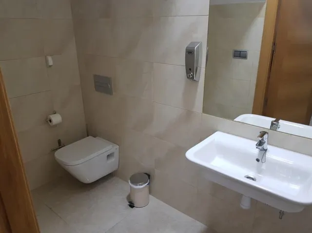 Se vende o alquila oficina en zona Puente de la Virgen — 8