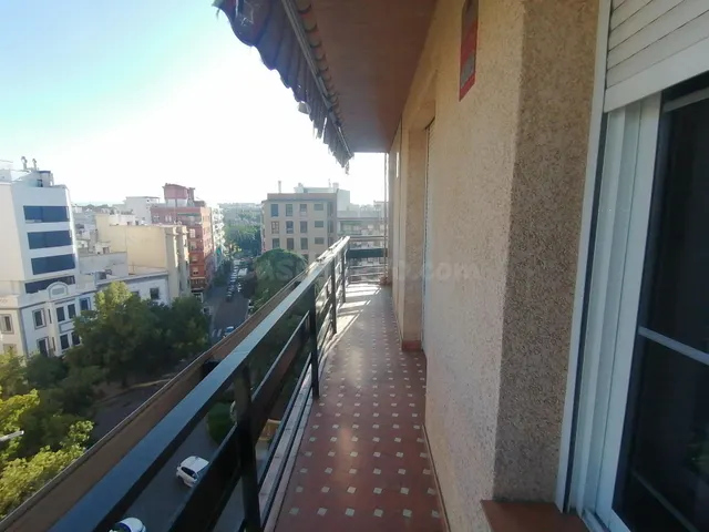 IMPRESIONANTE VIVIENDA EXTERIOR EN PLENA PLAZA DE COSTA SOL - foto 2