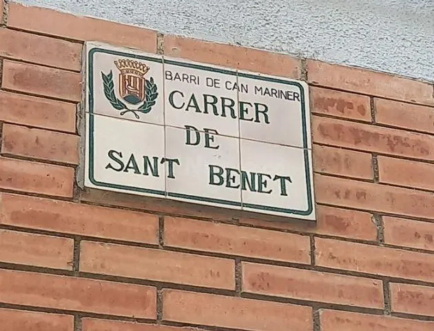 SE VENDE piso OKUPA en Calle Sant Benet 13 de Santa Coloma d - foto 2