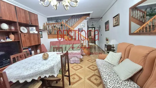 CASA ADOSADA, DISPUESTA PARA ENTRAR A VIVIR. HAZAS DE CESTO. — 4