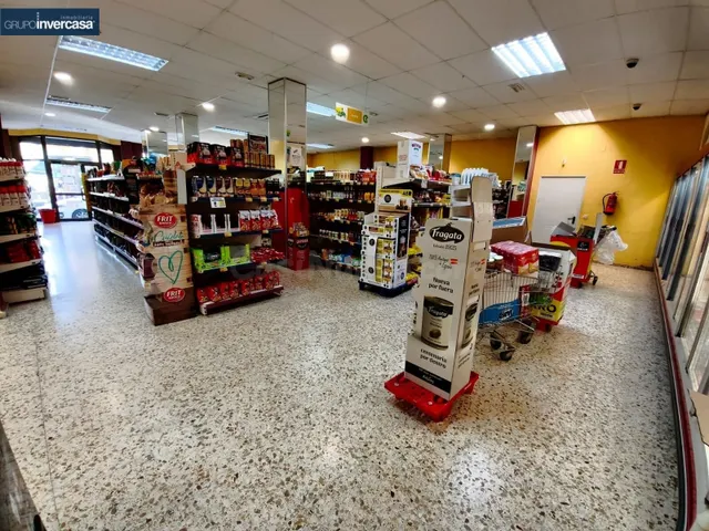 Gran local comercial de 261 m2 situado en zona céntrica de V - foto 4