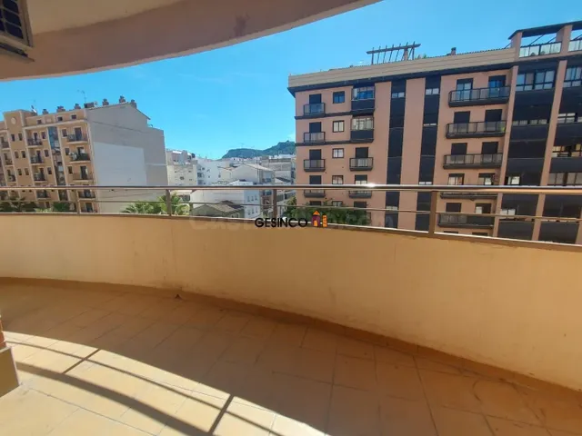 PISO CON CUATRO DORMITORIOS Y GARAJE ¡¡EN URBANIZACIÓN!! - foto 3