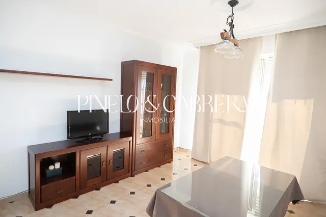 Piso en venta con terraza y ascensor en calle madrid — 26