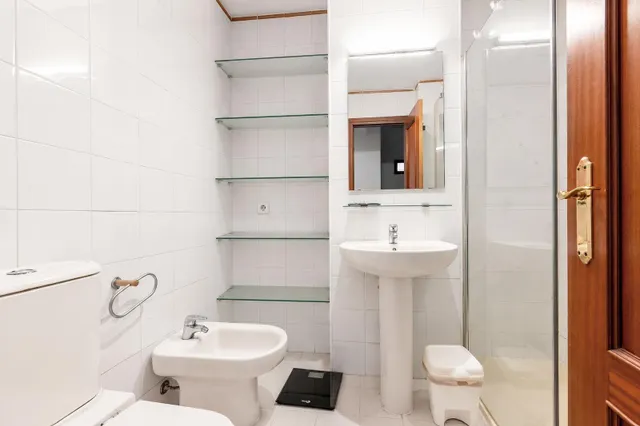 ¡Vive el Centro sin ruido! 180m2 construidos, 4 dormitorios, patio, garaje y trastero en calle Inocentes — 21