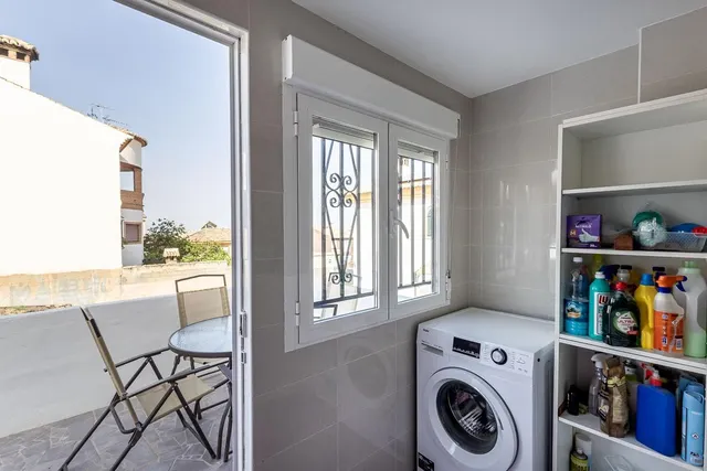 Casa en venta en Monachil (Granada) – Amplia, luminosa y con gran potencial — 24