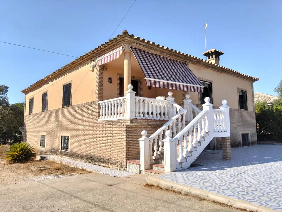 E ✨ chalet exclusivo en La Carlota | 478 m2 + 2.300 m2 de parcela | piscina privada y pozo