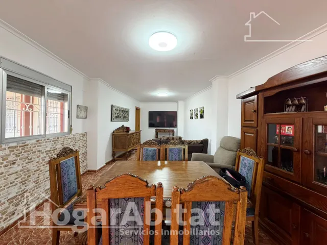 Chalet con piscina, garaje, terraza y barbacoa — 38