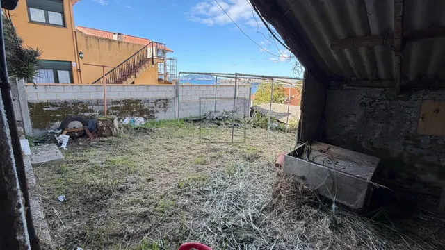 Casa adosada, para reformar en Neda. — 34