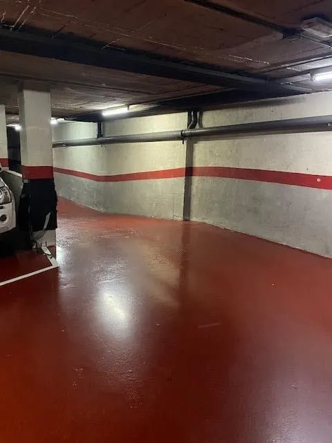 Parking en Av. Generalitat 26 (coche mediano o pequeño) — 14