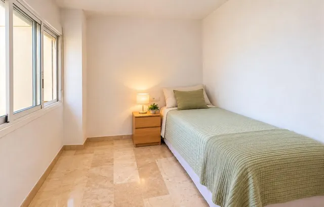Amplio piso en Fuengirola – excelente ubicación a un paso del centro — 12
