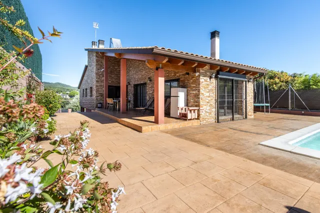 Casa amb piscina, espai i qualitat a can font – ca n’avellaneda — 17