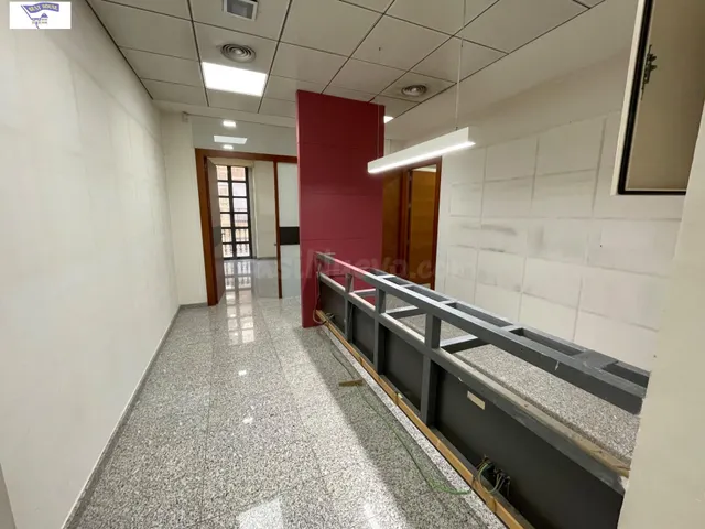 Amplia Oficina en Alquiler - Ideal para Profesionales en el  - foto 3