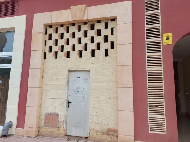 LOCALES COMERCIALES EN ALQUILER EN RESIDENCIAL PORTOFINO EN ALMERIMAR — 8