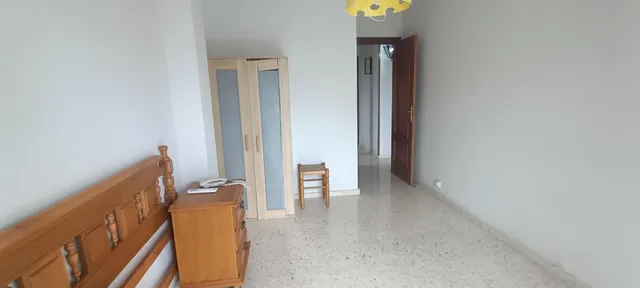 Piso de 3 dormitorios con piscina y garaje en urbanización cerca de la playa — 26