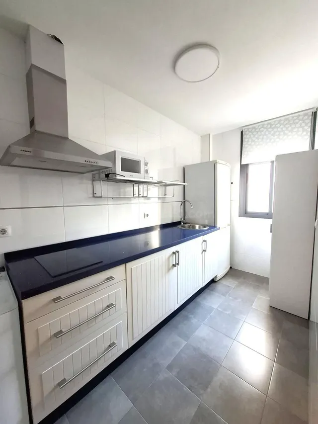 Acogedor Piso en Gelves: Listo para Entrar a Vivir por solo  - foto 3