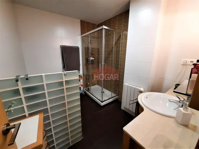 PISO EN VENTA EN NAVALUEGA, EN EL CENTRO DEL  PUEBLO — 26