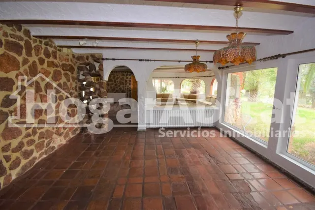 ESPECTACULAR VILLA DE LUJO EN URBANIZACIÓN PRIVADA