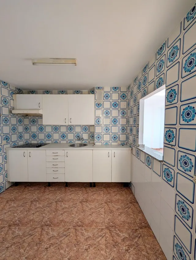 Amplio Piso en Ayamonte con Vistas Despejadas y Gran Potencial — 9
