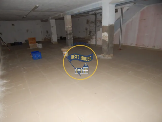 LOCAL COMERCIAL EN AIELO CON POSIBILIDAD DE COMPRA DEL RESTO DE EDIFICIO — 12