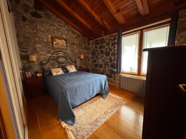 Exclusivo Chalet Reformado en Barrika con Vistas al Mar y Amplias Instalaciones — 10