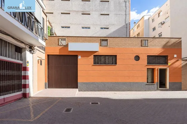 AMPLIA PLANTA BAJA JUNTO ARABIAL CON GARAJE — 19