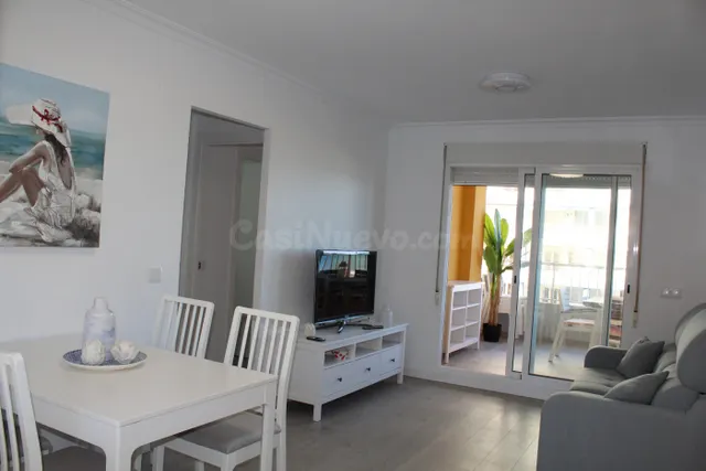 Apartamento seminuevo con vistas al mar y con piscina - foto 5