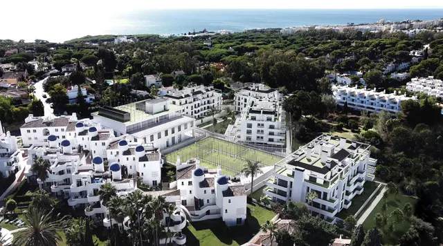 "Espléndido apartamento en Calahonda con acceso a canchas de