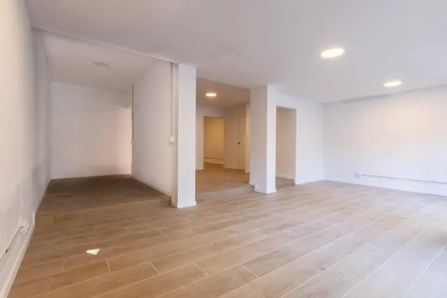 Local a estrenar de 112 m2 en Sitges. Abre tu negocio mañana — 11