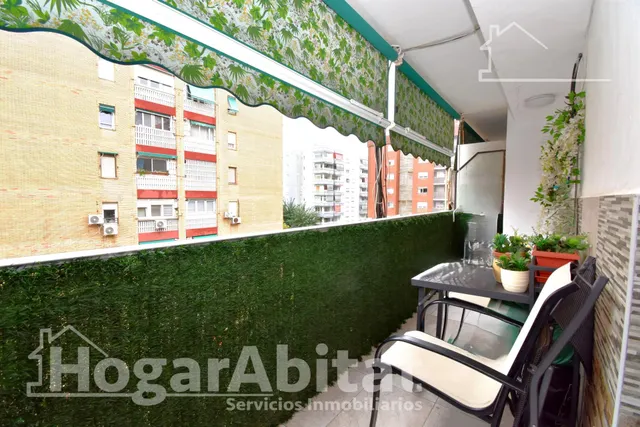 Exclusiva ubicación junto a la playa en este piso reformado con amplio balcón y ascensor en la Malvarrosa — 12