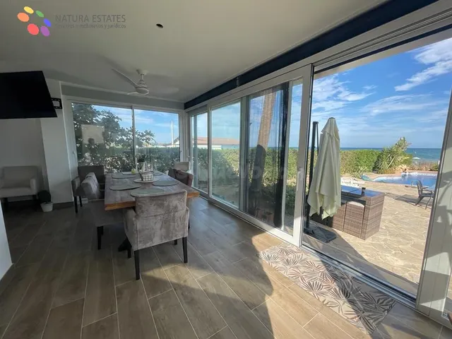 CHALET EN PRIMERA LINEA CON 5 DORMITORIOS PISCINA PRIVADA