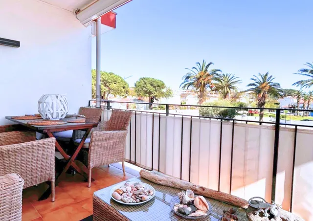 PALAMÓS: APARTAMENTO EN LA FOSCA CON ZONA DE APARCAMIENTO CO