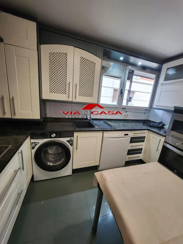 Alquiler de piso en Chamberi en Terraza, 3 habitaciones, — 12