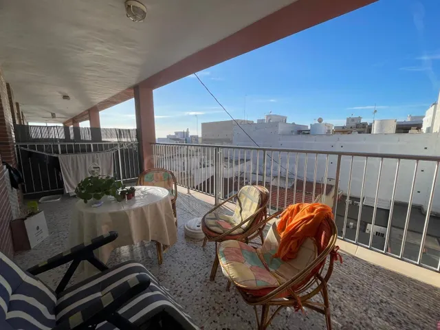 Ático de 3 dormitorios con amplia terraza y vistas al mar en Guardamar del Segura — 4