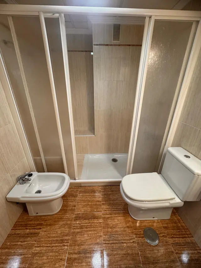 VIVIENDA DE ALQUILER PLAZA LA VIÑA !!!! — 12