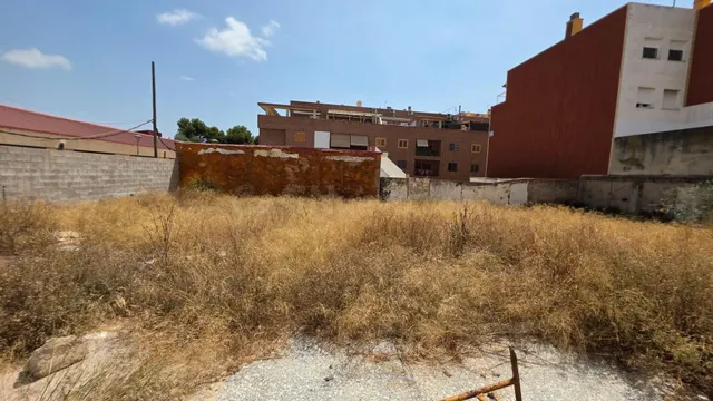 Solar urbano edificable en Paterna de 390 m2 con 15 m. de fa - foto 4