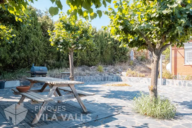 Casa a quatre vents amb gran terrassa i garatge per a 2 cotxes — 45