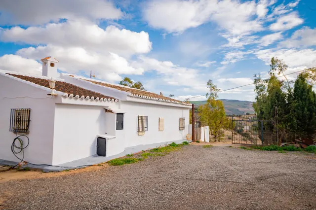 VENTA DE FINCA RUSTICA EN LA ZONA DE LA SIERRA DEL TORCAL — 3
