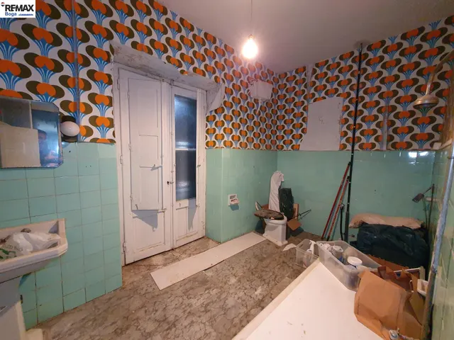 Amplia casa en sitio privilegiado. — 38