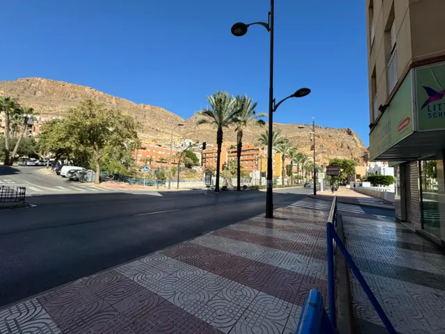 Estudio Luminoso en el Corazón del Puerto de Aguadulce — 9