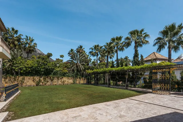 Chalet 7 habitaciones 2000m² en venta - Marbella — 24