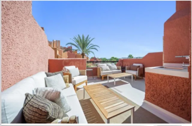 Casa Adosada Renovada de 3 Dormitorios en El Palmeral, Nueva - foto 3